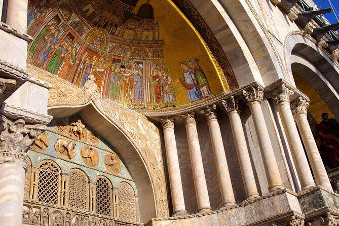 Afternoon in Venice : Basilica + Doge's Palace + Gondola - The walking route: Scala del Bovolo and Teatro la Fenice area