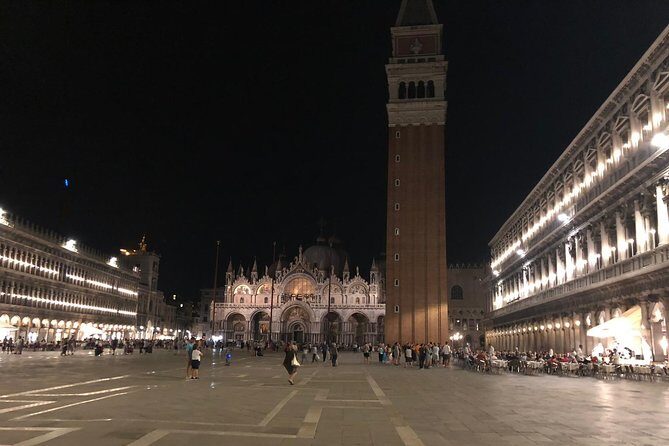 Doge's Palace & Saint Mark's After Hours Small Group Max 6 People - Stop 2: Doge’s Palace Fortress Roots and the Color-Changing Facade