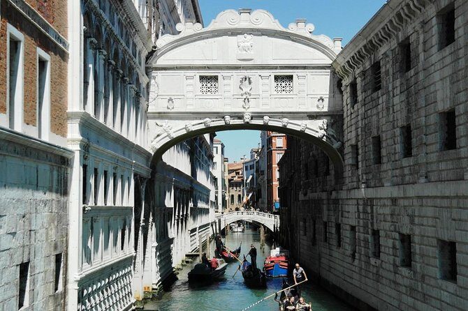 Guided Walking Tour of Venice, St Mark's Basilica & Doge's Palace - Doge’s Palace and the Bridge of Sighs crossing
