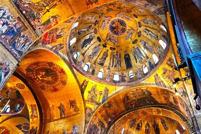 Guided Walking Tour of Venice, St Mark's Basilica & Doge's Palace - Guides, group size, and how to hear the story