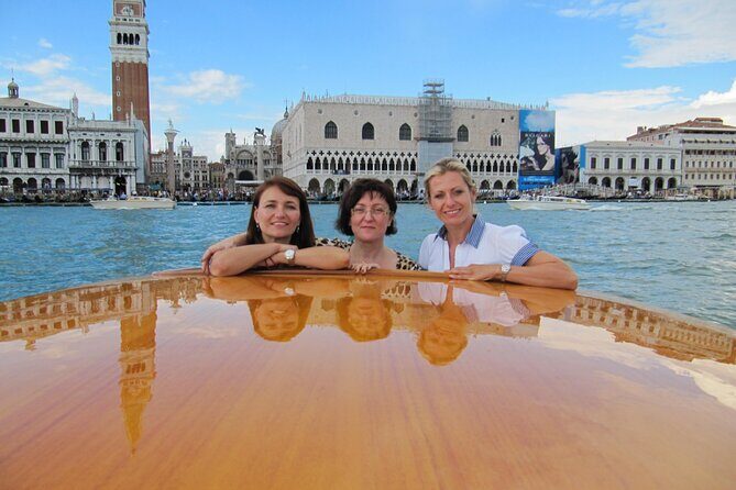 Private 4hrs Venice Tour: Doge's Palace, Grand Canal & St Mark's - Hidden Venice calle moments: Byzantine and Gothic in the in-between