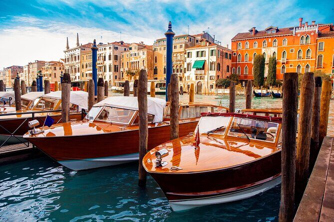 Private 4hrs Venice Tour: Doge's Palace, Grand Canal & St Mark's - Grand Canal by motor-launch: the Rialto view from the water
