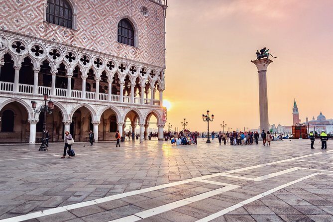 Saint Marks Basilica, Doge's Palace and Gondola tour in Venice - Doge’s Palace interior: rulers, art, and the prison story