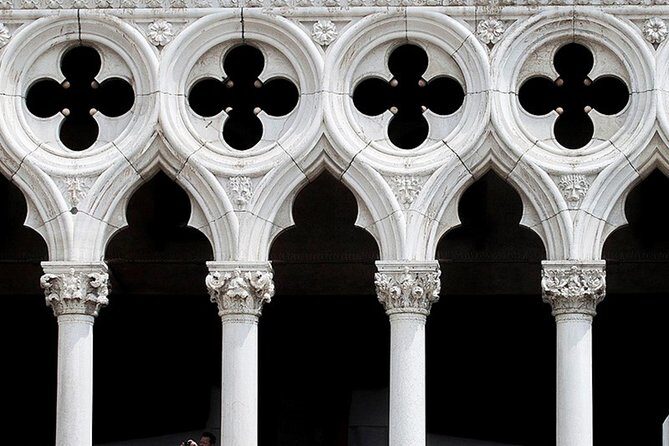 Skip the Line: Doge's Palace Guided Tour in Venice - Highlights inside: politics, art, and why the rooms feel theatrical