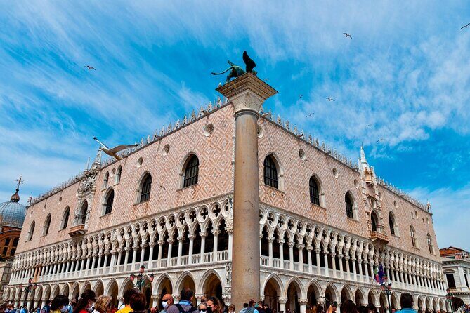 Skip the line Doge's Palace Guided Walking Tour in Venice - Meeting point basics: finding the guide without stress