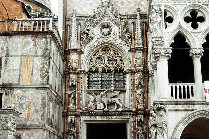 Skip the line Doge's Palace Guided Walking Tour in Venice - Headsets, language, and the small details that make or break it
