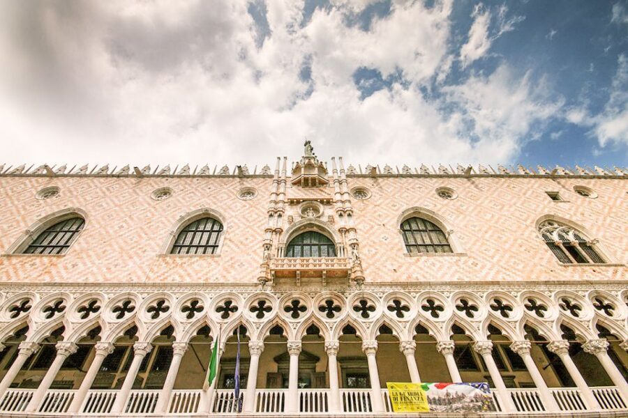 Skip-the-Line Guided Tour of Doge's Palace - The prison section and Bridge of Sighs emotions