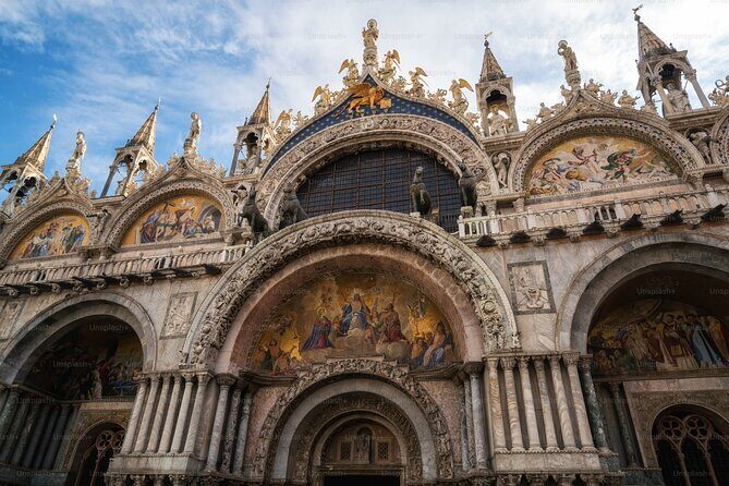 Skip the Line St Mark’s Basilica and Doge’s Palace Exclusive Tour - Doge’s Palace: architecture and Venice power in one focused hour