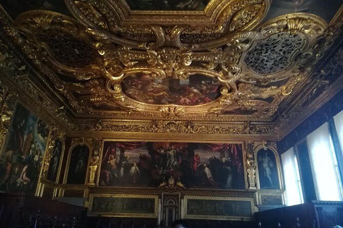 Skip-the-Line Venice Private Tour Including St Mark Doges Palace & Gondola Ride - Starting at Piazza San Marco: where the day gains momentum