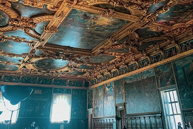 Small-group Doge's Palace Skip-the-line Tour - Your guide: the difference between seeing and understanding