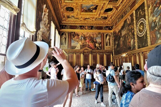 St Mark's, Doge's Palace, with Murano and Burano & Gondola Ride - Murano by private boat: the glass blowing moment