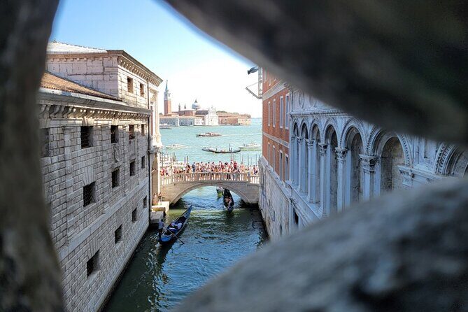 St Mark's, Doge's Palace, with Murano and Burano & Gondola Ride - Burano: lace making, colorful houses, and real wandering time