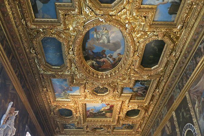 Tour of Venice in Doge's Palace and St Mark's Basilica - St Mark’s Square at the end: use the last minutes wisely