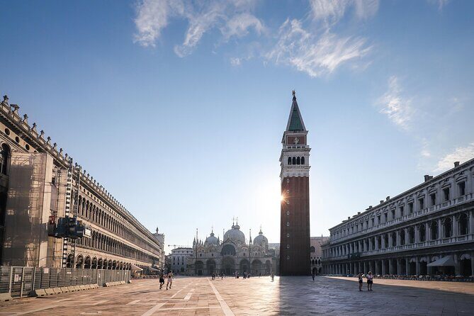 Venice 3,5 hrs tour: Doge's Palace, St Mark's and Hidden Gems - The Bridge of Sighs and prison cells connection