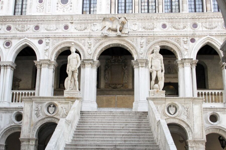 Venice: Basilica+ Doge's Palace+ Lagoon Islands-Guided Tour - What’s included beyond the headline sights