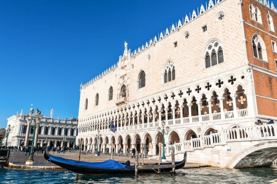 Venice: Basilica+ Doge's Palace+ Lagoon Islands-Guided Tour - Water-taxi pace, walking demands, and what to wear