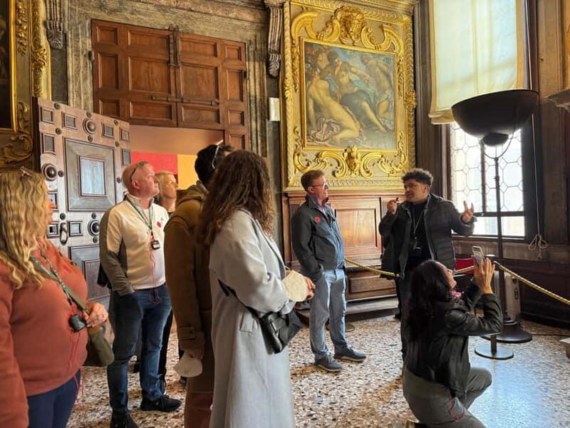 Venice: Doge Palace Guided Tour & Secret Itineraries Option - Audio gear and language options: how to make the guide part land