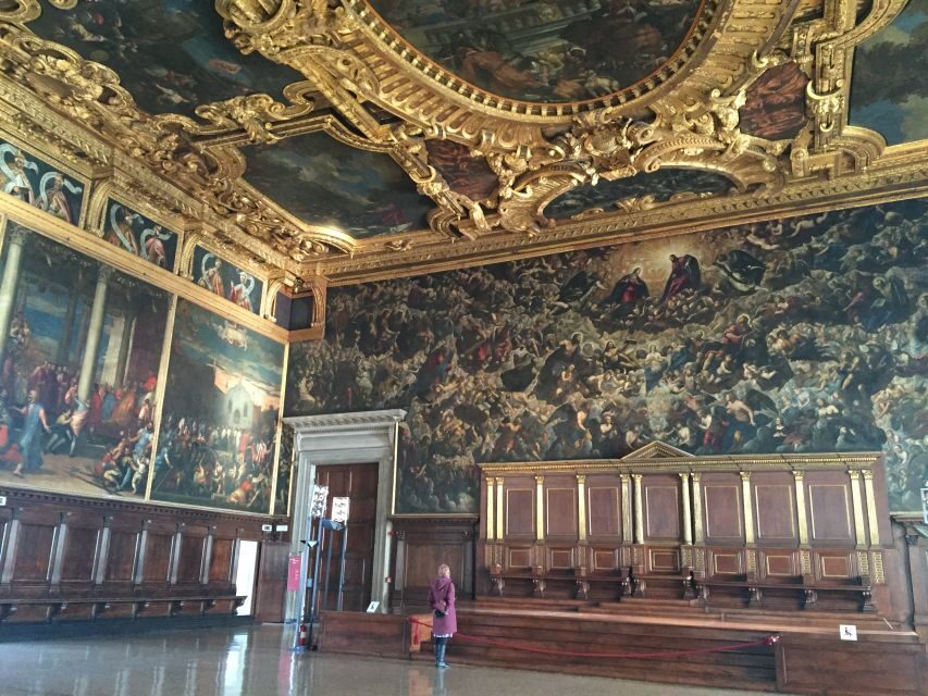 Venice: Doge's Palace and Basilica Tour with Gondola Ride - 3:00 pm Gondola Ride Under the Bridge of Sighs