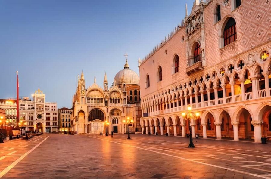 Venice Doge's Palace and St Mark's Basilica Guided Tour - Finding the Meeting Point: TU.RI.VE. and the TURIVE Flag