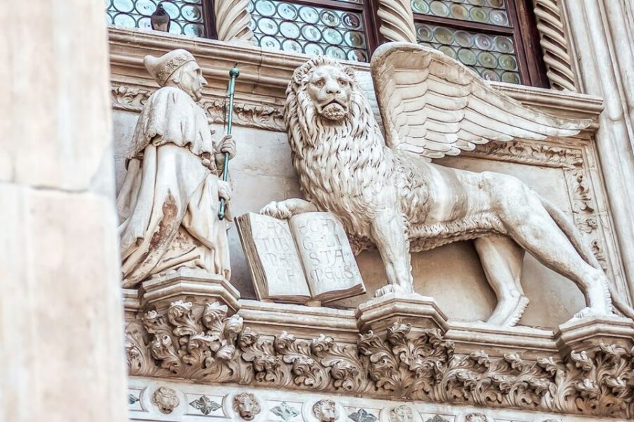 Venice: Doge's Palace and St. Mark's Basilica Tour - Doge’s Palace: walking through the rooms where decisions got made