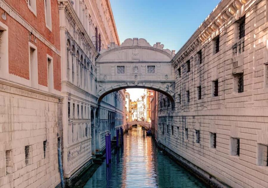 Venice: Doge's Palace and St Mark's Tour with Gondola Ride - Why St Mark’s Basilica and the Doge’s Palace click together