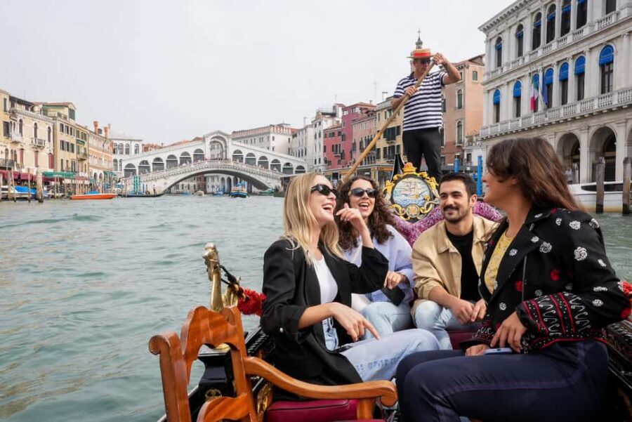 Venice: Doge's Palace and St Mark's Tour with Gondola Ride - Entering St Mark’s Basilica: the 45-minute guided plan