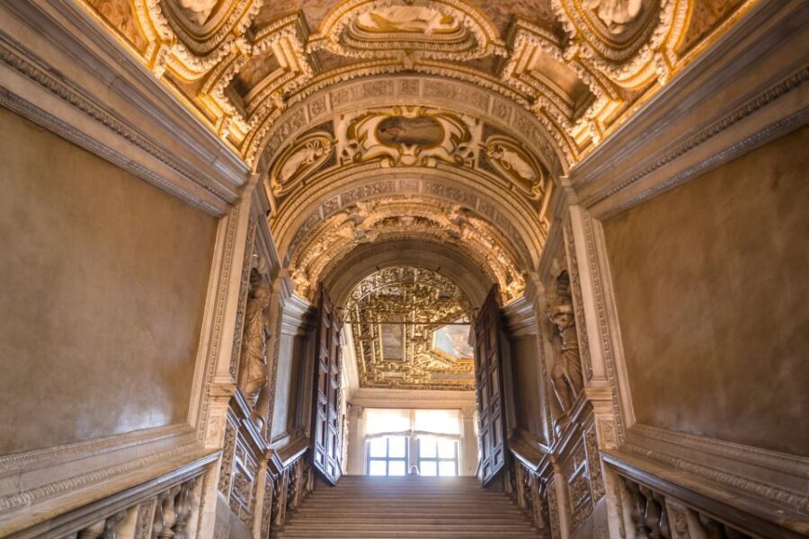 Venice: Doge's Palace, Bridge of Sighs & Prisons Guided Tour - Entering Doge’s Palace fast: what skip-the-line really changes