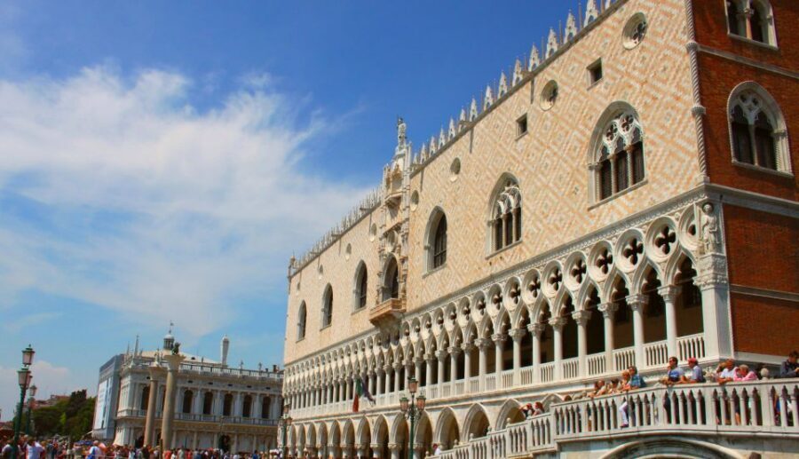 Venice: Doge's Palace, Bridge of Sighs & Prisons Guided Tour - Gondola upgrade: when it fits and when it doesn’t