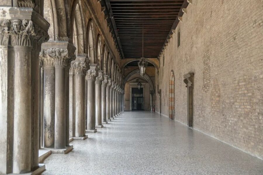 Venice: Doge's Palace & Bridge of Sighs Small Group Tour - Armoury and Doge’s Apartments: how authority operated