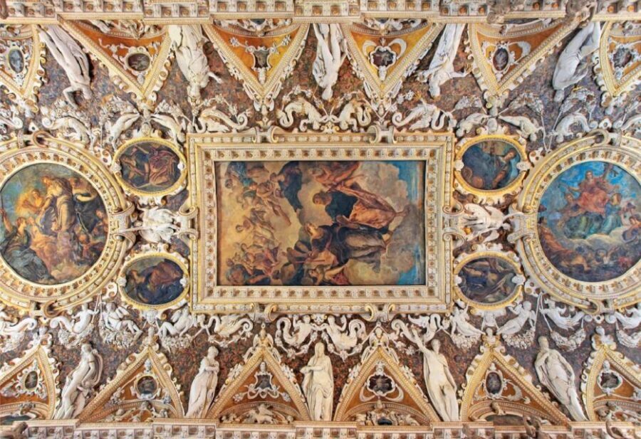 Venice: Doge's Palace & Bridge of Sighs Small Group Tour - Enter Doge’s Palace: Gothic exterior to the Golden Staircase
