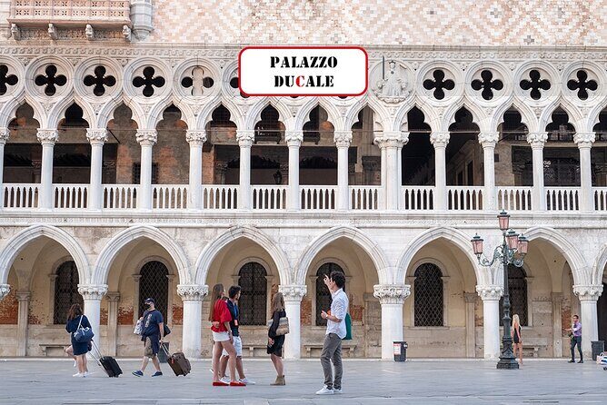 Venice Doge's Palace Guided Tour & SECRET ITINERARIES Option - The Bridge of Sighs: Iconic Views in a Tight 15 Minutes