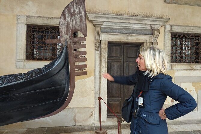 Venice: Doge's Palace Guided Tour With Tickets & Optional Gondola - Bridge of Sighs: the prison story you can actually picture