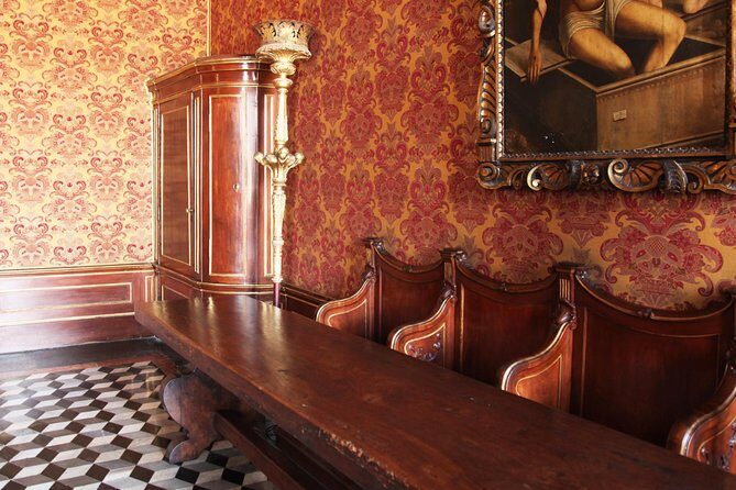 Venice: Doge’s Palace Prisons & Secret Itineraries Guided Tour - Piombi Prison and the roof of secrets: the “underneath” experience