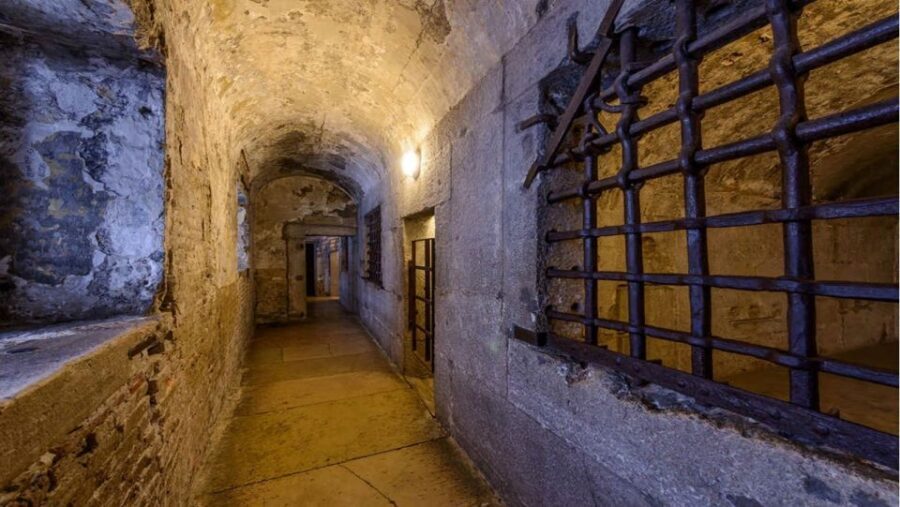 Venice: Doge's Palace Skip-the-Line Guided Tour - Finding Your Tour on Calle Larga de l’Ascension (Near St. Mark’s)