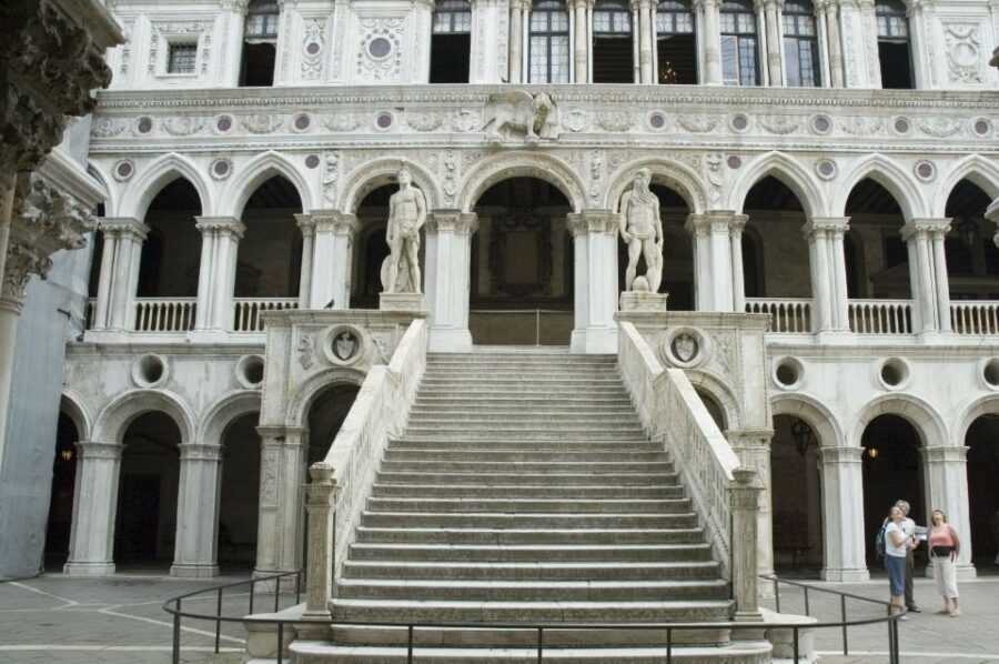 Venice: Doge's Palace & St. Mark's Basilica Tour - The Bridge of Sighs and the New Prisons: Venice Gets Dark