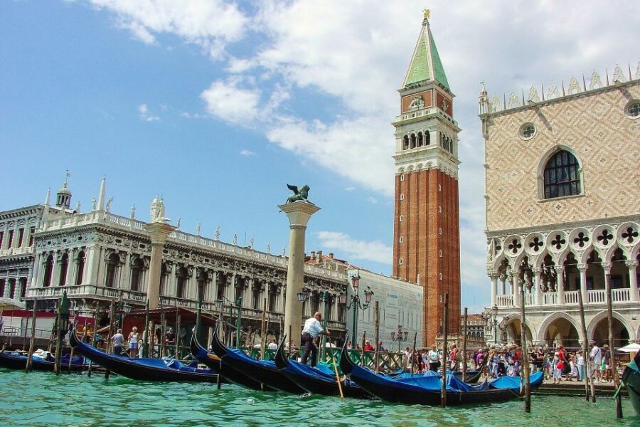 Venice: Doge's Palace with St. Mark's Basilica & Gondolas - The Gondola Ride: 30 Minutes on the Grand Canal and Minor Canals