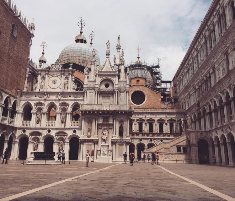 Venice: Gondola Ride and Skip the Line Doge's Palace Tour - Tintoretto’s Largest Oil Painting Moment