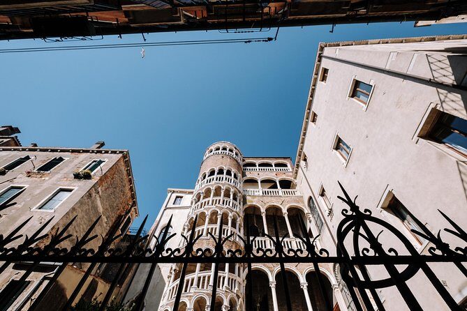 Venice Gondola ride with Skip the Line Doge's Palace tour - Doge’s Palace highlights: Duke-and-council power, Tintoretto, and the Bridge of Sighs