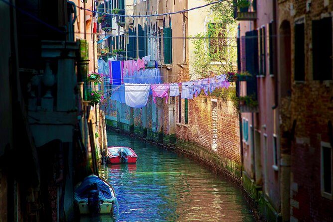 Venice Gondola ride with Skip the Line Doge's Palace tour - Audio headsets: the small thing that makes the palace portion easier