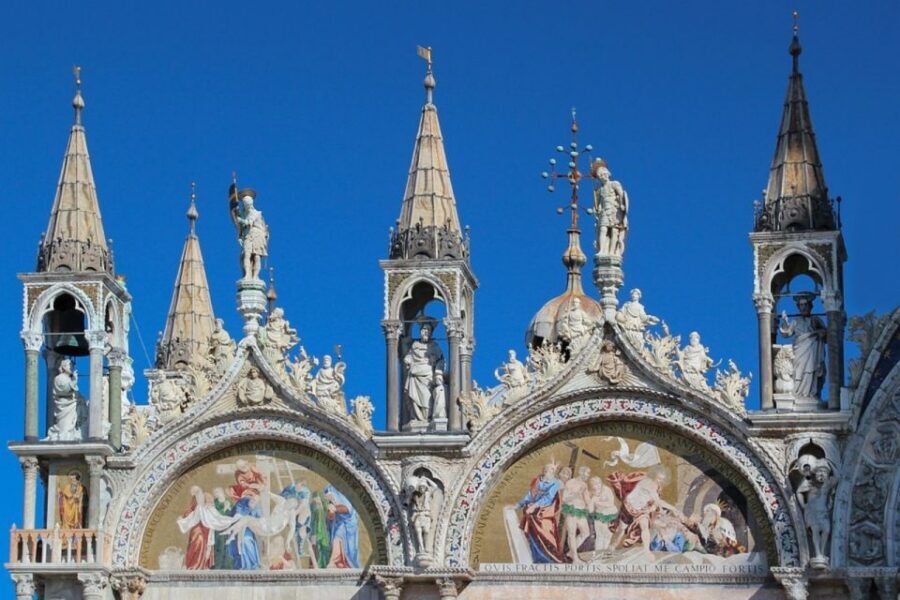 Venice: Private 2-Hour Doge's Palace Tour - The Guide Experience: Headsets, Multiple Languages, and Real Responsiveness