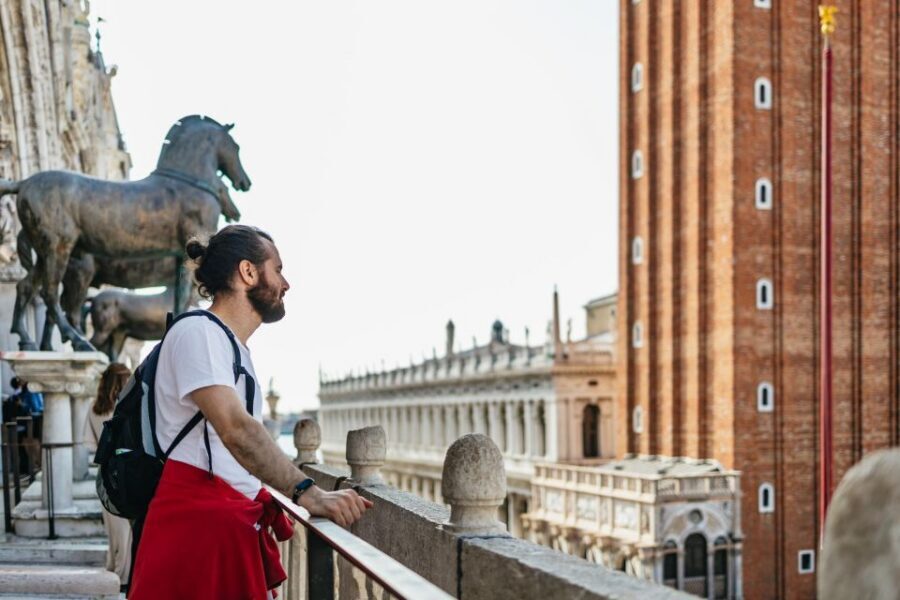 Venice: Private Entry Doge Palace & St. Mark Terraces Tour - Who’s running the show: guides and group size feel