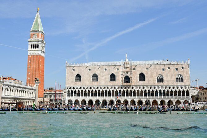 Venice Private Tour fast access, Doge Palace, St Mark's Basilica - Palazzo Ducale connection: “from bridge to palace” energy