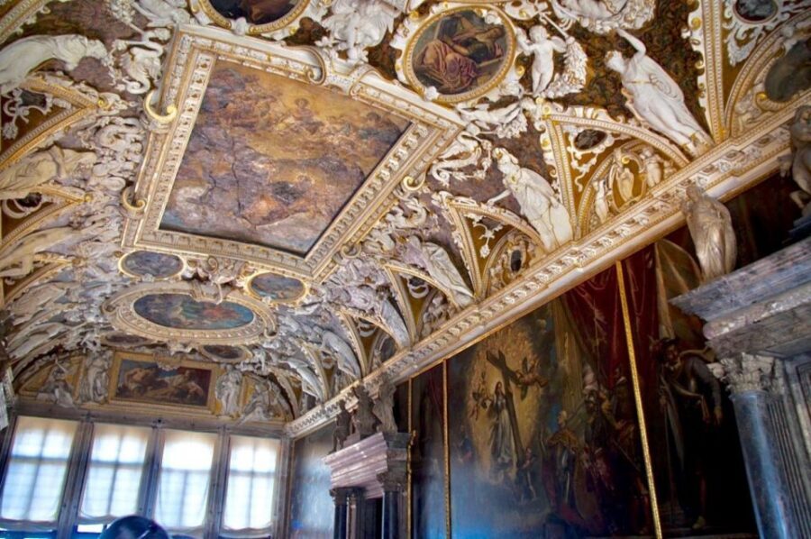 Venice: Skip-the-Line Doge’s Palace & Basilica Walking Tour - Bridge of Sighs: a short walk with a big story
