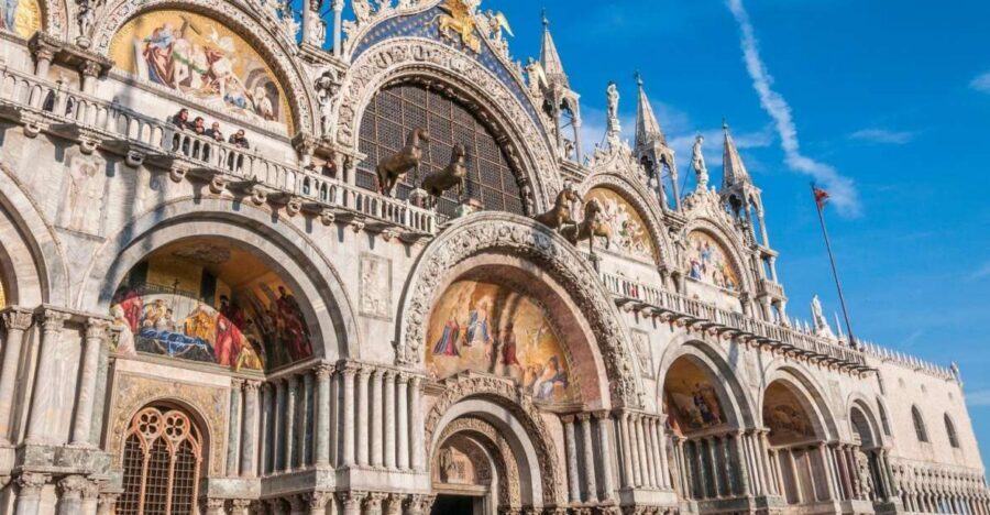 Venice: St. Mark's Basilica Tour with Doge's Palace Option - Finding the route: Torre dell’Orologio and your yellow-vest guide