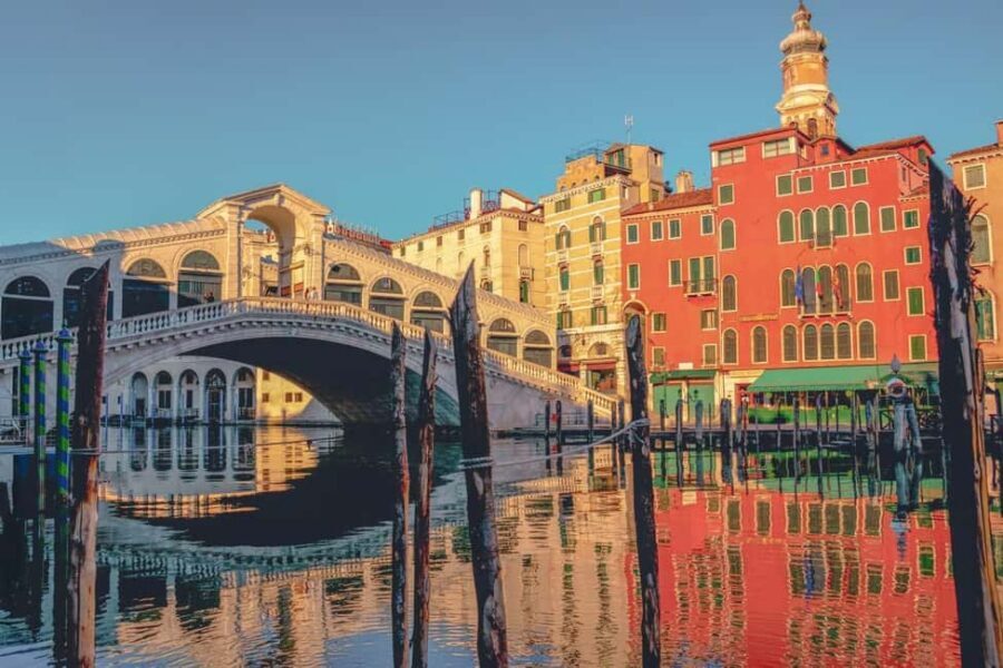 Venice: St. Mark's, Doges Palace, Rialto, and Gondola Tour - St. Mark’s Square meeting point and the dress code reality