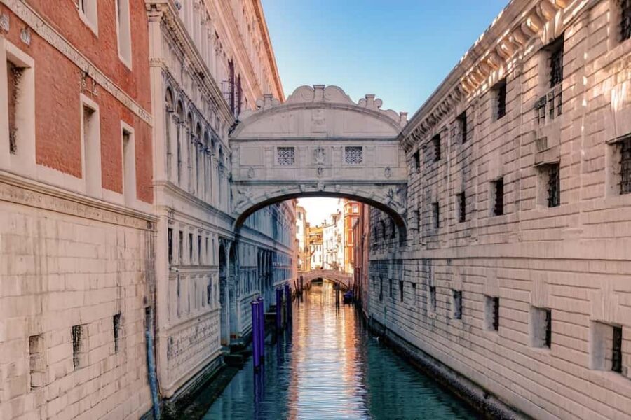 Venice: St. Mark's, Doges Palace, Rialto, and Gondola Tour - The gondola break: 30 minutes on the Grand Canal and canals