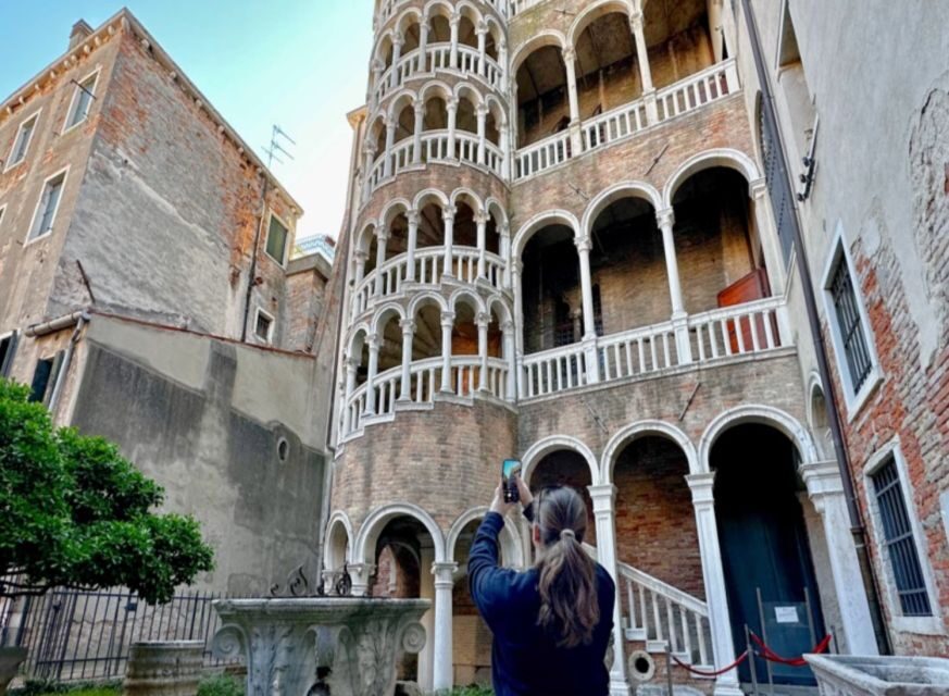 Venice: St. Mark's, Doges Palace, Rialto, and Gondola Tour - Pacing and walking: this is a 6-hour sprint (with breaks)
