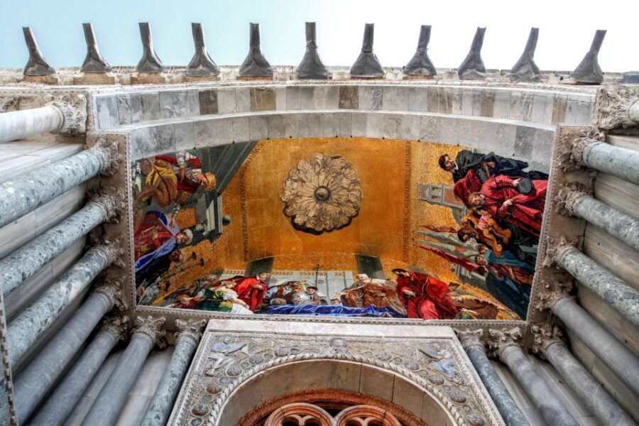 Venice: Walking tour, Doge Palace, & St. Mark's Basilica - The Bridge of Sighs and Casanova’s prison cell