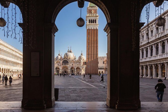 Venice's Best: Basilica, Doge's Palace, Gondola & History Gallery - Gondola on the Grand Canal: What the Shared Ride Is Like
